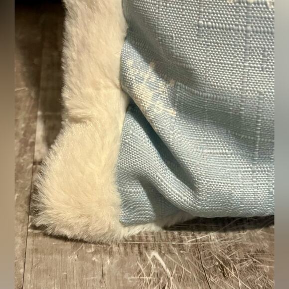 Let it Snow pillow with faux fur trim - Picture 4 of 5